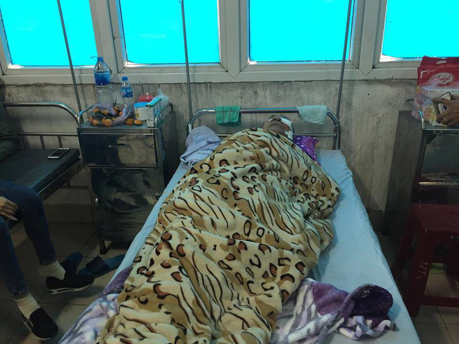 Vụ thầy cúng truy sát cả nhà hàng xóm: Nạn nhân 79 tuổi tỉnh dậy khóc nấc khi biết vợ, con đã chết