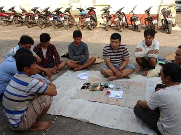 Băng nhóm chuyên thuê con nghiện cảnh giới đánh bạc