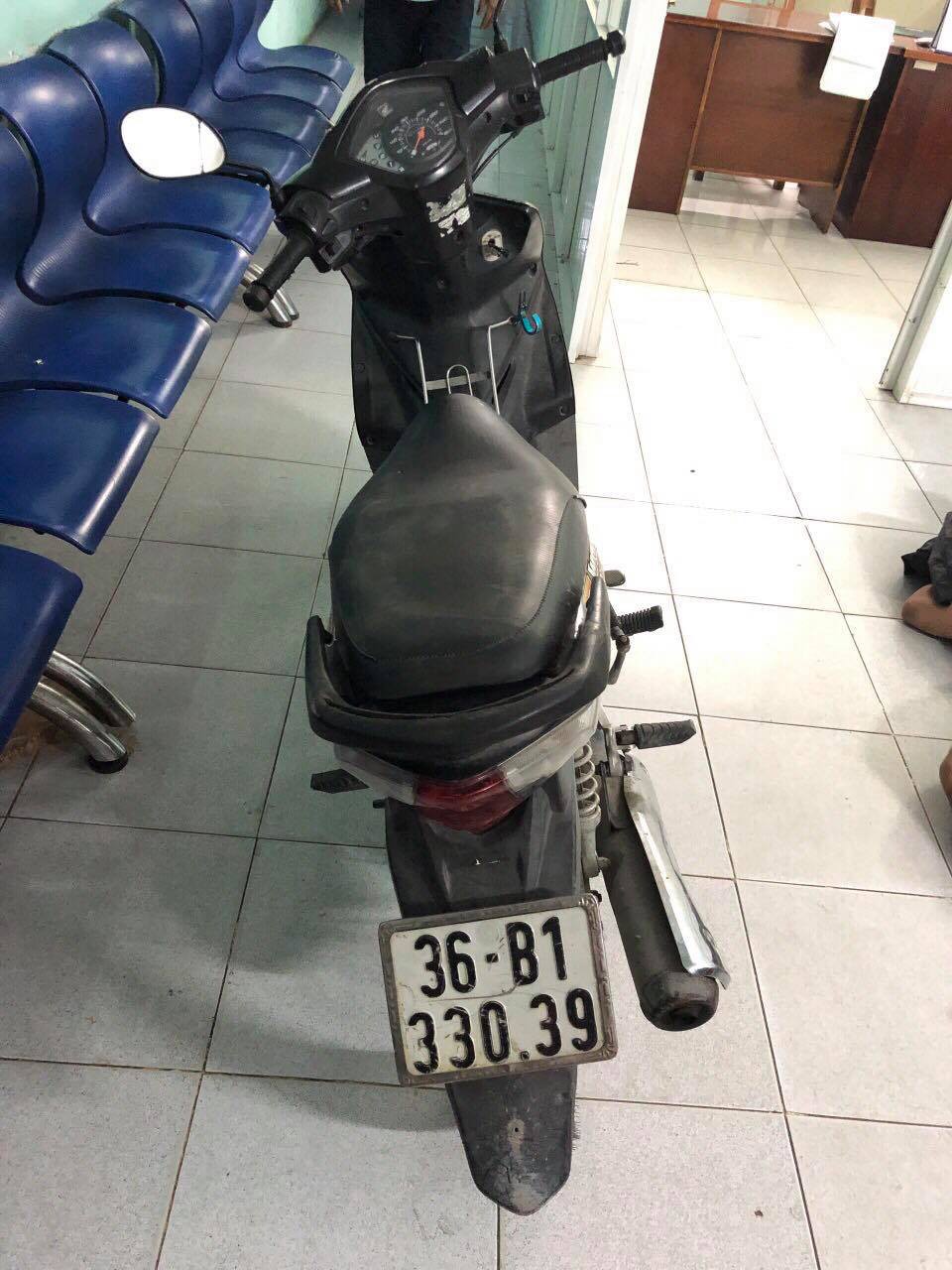 Nổ súng bắt nam thanh niên giả kẻ ngáo đá đi cướp trên xa lộ Hà Nội