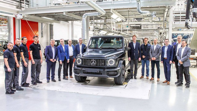 VinFast lại chơi lớn, đem xe tới Geneva Motor Show 2019 khi Lux chỉ còn 2 ngày nữa là hoàn thiện chiếc đầu tiên lắp ở Việt Nam VinFast lại chơi lớn, đem xe tới Geneva Motor Show 2019 khi Lux chỉ còn 2 ngày nữa là hoàn thiện chiếc đầu tiên lắp ở Việt Nam