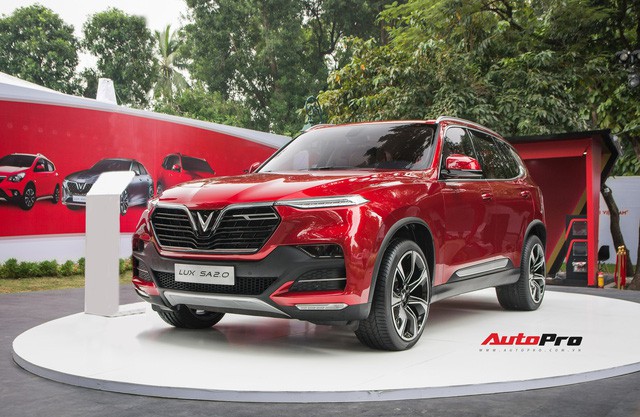 VinFast lại chơi lớn, đem xe tới Geneva Motor Show 2019 khi Lux chỉ còn 2 ngày nữa là hoàn thiện chiếc đầu tiên lắp ở Việt Nam VinFast lại chơi lớn, đem xe tới Geneva Motor Show 2019 khi Lux chỉ còn 2 ngày nữa là hoàn thiện chiếc đầu tiên lắp ở Việt Nam