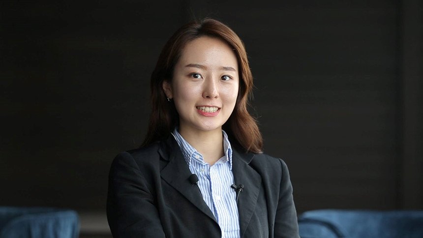 Phóng viên xinh đẹp đài SBS: Bánh mỳ và phở ở Việt Nam vừa ngon vừa rẻ