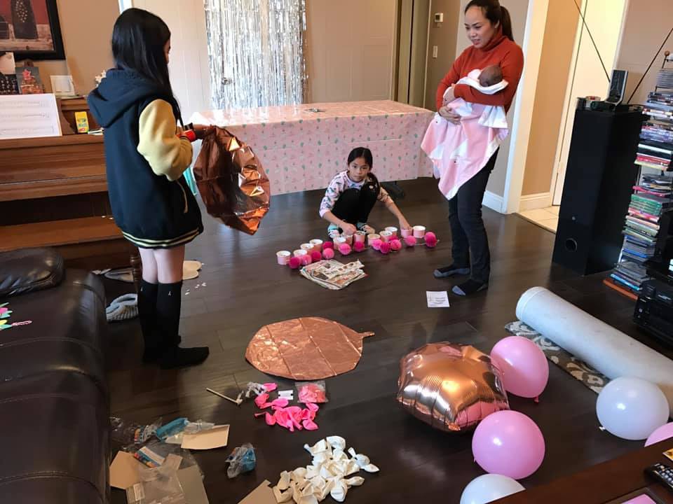 Thân Thúy Hà tổ chức tiệc thôi nôi ngập tràn sắc hồng cho con gái tại Mỹ, lần đầu hé lộ tên công chúa nhỏ