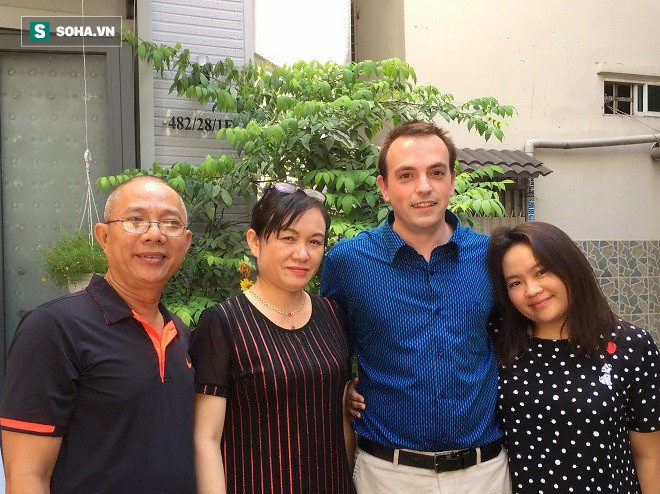 Trung Dân chảy nước mắt khi biết con gái đi dọn phòng, chà toilet, rửa chén kiếm tiền bên Úc