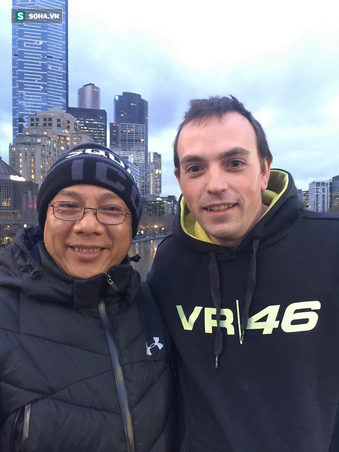 Trung Dân chảy nước mắt khi biết con gái đi dọn phòng, chà toilet, rửa chén kiếm tiền bên Úc