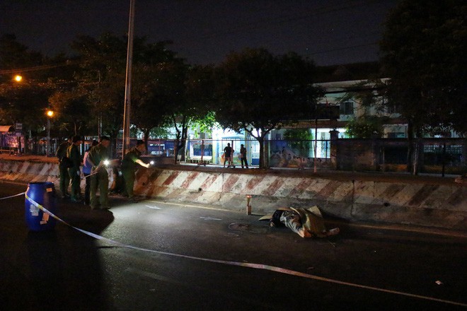 Người đàn ông nằm chết trên đường sau tiếng động lớn