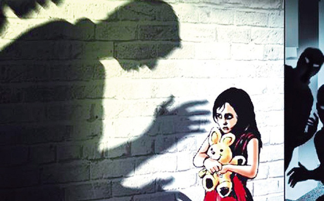 [NÓNG] Thầy giáo chủ nhiệm ở Bắc Giang bị tố sờ nắn vùng nhạy cảm hàng loạt học sinh lớp 5