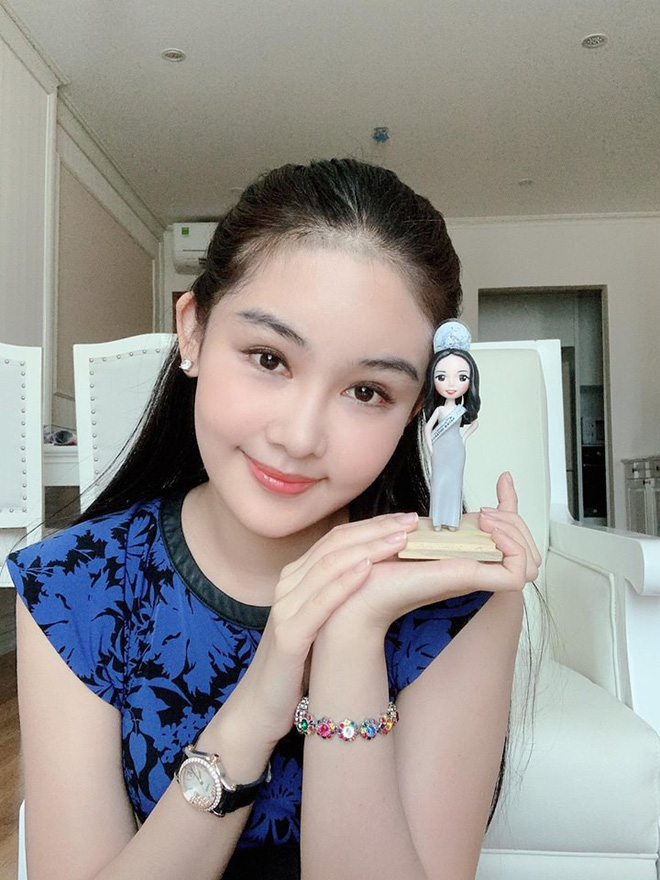 Ngân Anh so với thời mới đăng quang: Nhan sắc ngày càng khác lạ, môi không còn sưng phồng