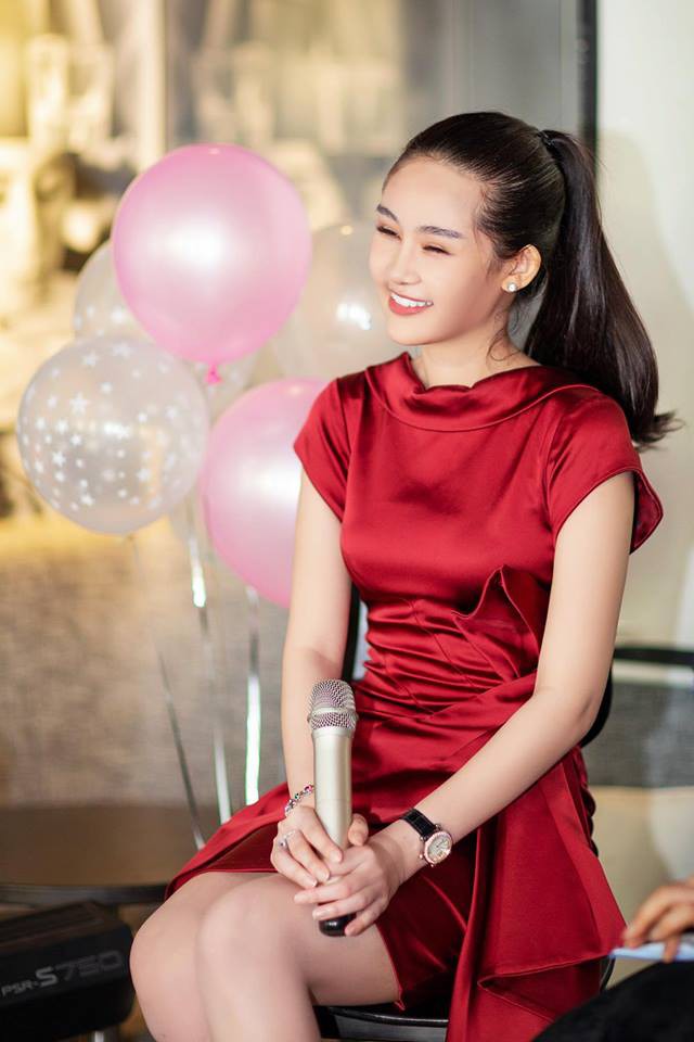 Ngân Anh so với thời mới đăng quang: Nhan sắc ngày càng khác lạ, môi không còn sưng phồng