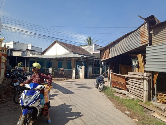 Sau khi đâm chết bạn nhậu, kẻ ngáo đá tiếp tục đâm bị thương 1 công an