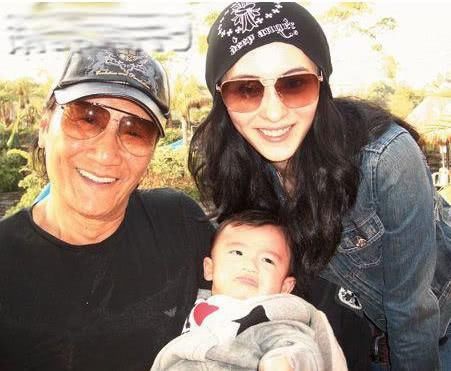 Bố Tạ Đình Phong nghĩ đến chuyện hậu sự, quyết định để lại tài sản cho Trương Bá Chi, nhưng thái độ của anh khiến ông buồn lòng