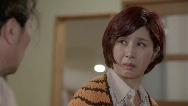 Mẹ chồng cũ đến đòi 3 chỉ vàng cưới, nàng dâu chỉ đưa bà xem một mảnh giấy mà khiến bà quay ngoắt về luôn