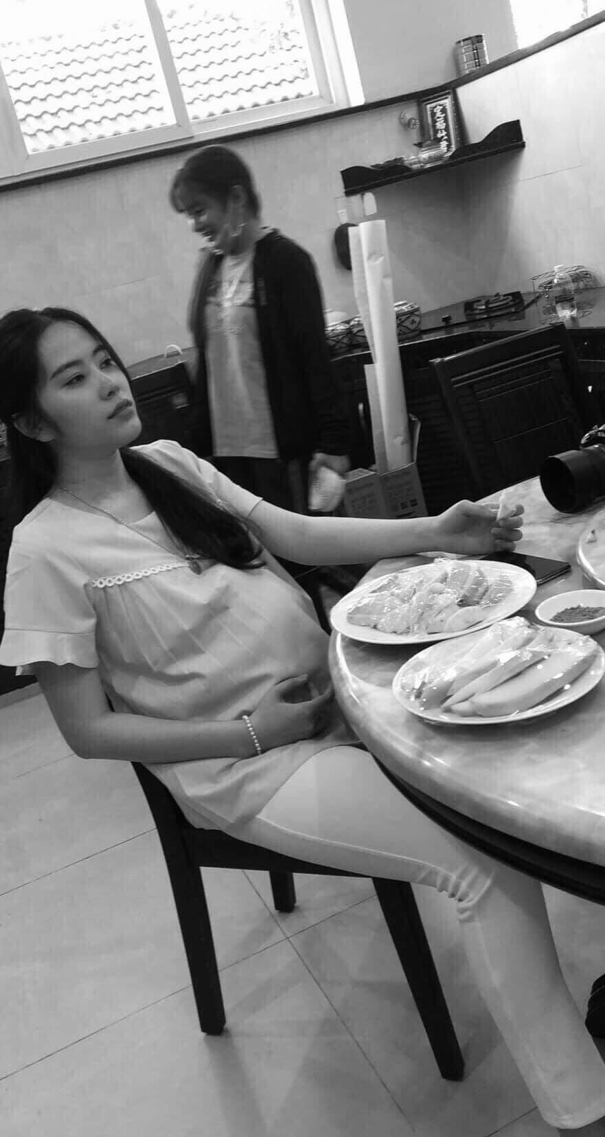 Nam Em bất ngờ lộ hình ảnh ôm bụng bầu vượt mặt, nghi vấn tạo ồn ào để dọn đường ra mắt MV mới