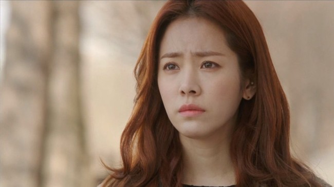 Tưởng chính thất dễ bắt nạt, cô bồ huênh hoang bỗng xanh mặt vì cái tát ngay giữa đường