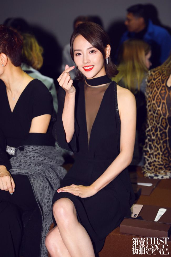 Không hổ danh là mỹ nhân đẹp nhất Diên Hi, Trương Gia Nghê hút mọi ánh nhìn tại Tuần lễ thời trang Paris