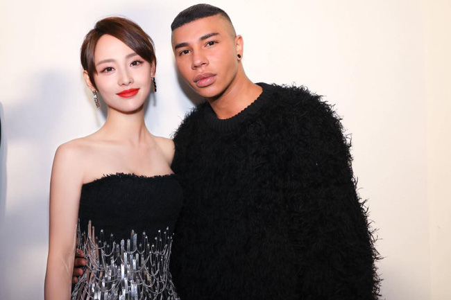 Không hổ danh là mỹ nhân đẹp nhất Diên Hi, Trương Gia Nghê hút mọi ánh nhìn tại Tuần lễ thời trang Paris