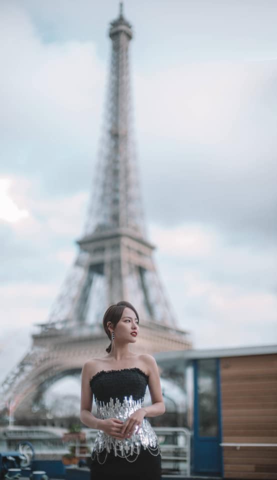 Không hổ danh là mỹ nhân đẹp nhất Diên Hi, Trương Gia Nghê hút mọi ánh nhìn tại Tuần lễ thời trang Paris