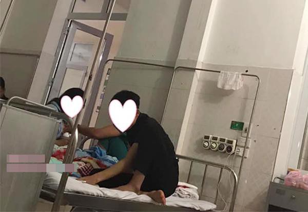 Hội chị em tranh cãi dữ dội vì hành động trùm chăn nhạy cảm của anh chồng 98 trong phòng bệnh viện đông đúc