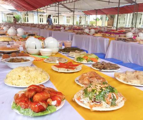 Choáng với bữa tiệc quê hơn 300 mâm cỗ đề huề 20 món, thú vị nhất là đồ uống tráng miệng
