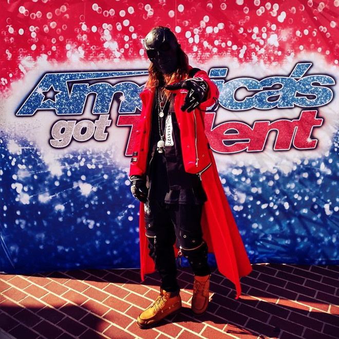 Thí sinh American Idol khiến Katy Perry hốt hoảng trốn dưới gầm bàn