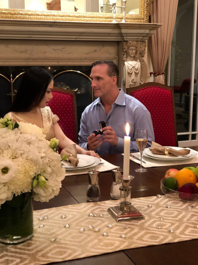 Hà Phương chơi sang, đặt quảng cáo trên đường phố Los Angeles, phát MV ở 100 đài truyền hình nổi tiếng