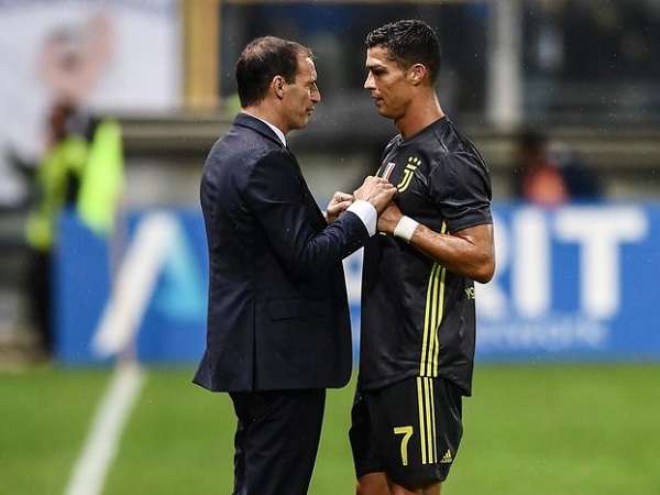 Ronaldo nổi giận hét vào mặt HLV Allegri, Juventus bên bờ hỗn loạn