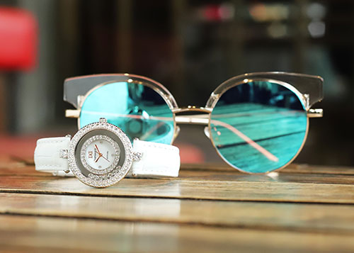 Đồng hồ nữ Diamond D giới thiệu bộ sưu tập cho ngày quốc tế phụ nữ 8/3 kèm khuyến mại đến 20% Đồng hồ nữ Diamond D giới thiệu bộ sưu tập cho ngày quốc tế phụ nữ 8/3 kèm khuyến mại đến 20%