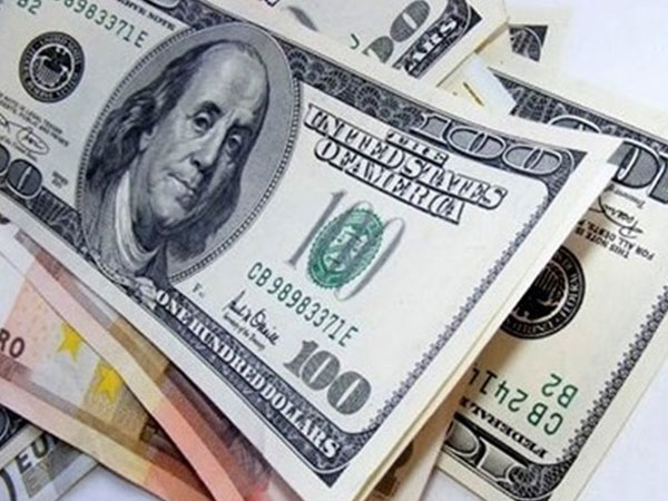 Giá USD tiếp tục lập kỷ lục mới