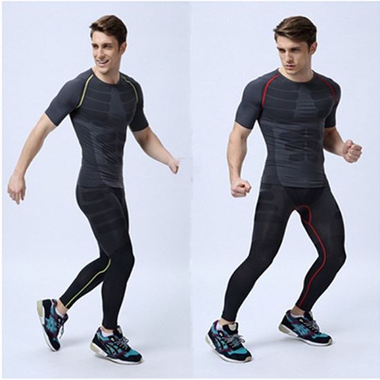 MC Nguyên Khang bị tẩy chay chỉ vì bộ đồ thảm hoạ thời trang