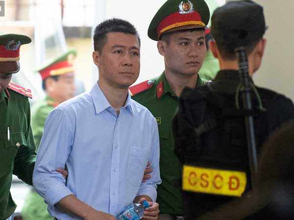 Xử phúc thẩm vụ đánh bạc nghìn tỷ liên quan tướng công an, 2 trùm cờ bạc xin vắng mặt