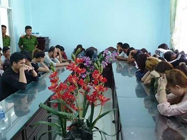 Đột kích quán karaoke lúc nửa đêm, bắt quả tang 34 đối tượng say ma túy