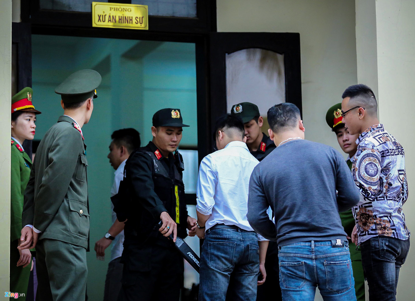 Trăm cảnh sát cơ động bảo vệ phiên xử đường dây đánh bạc nghìn tỷ