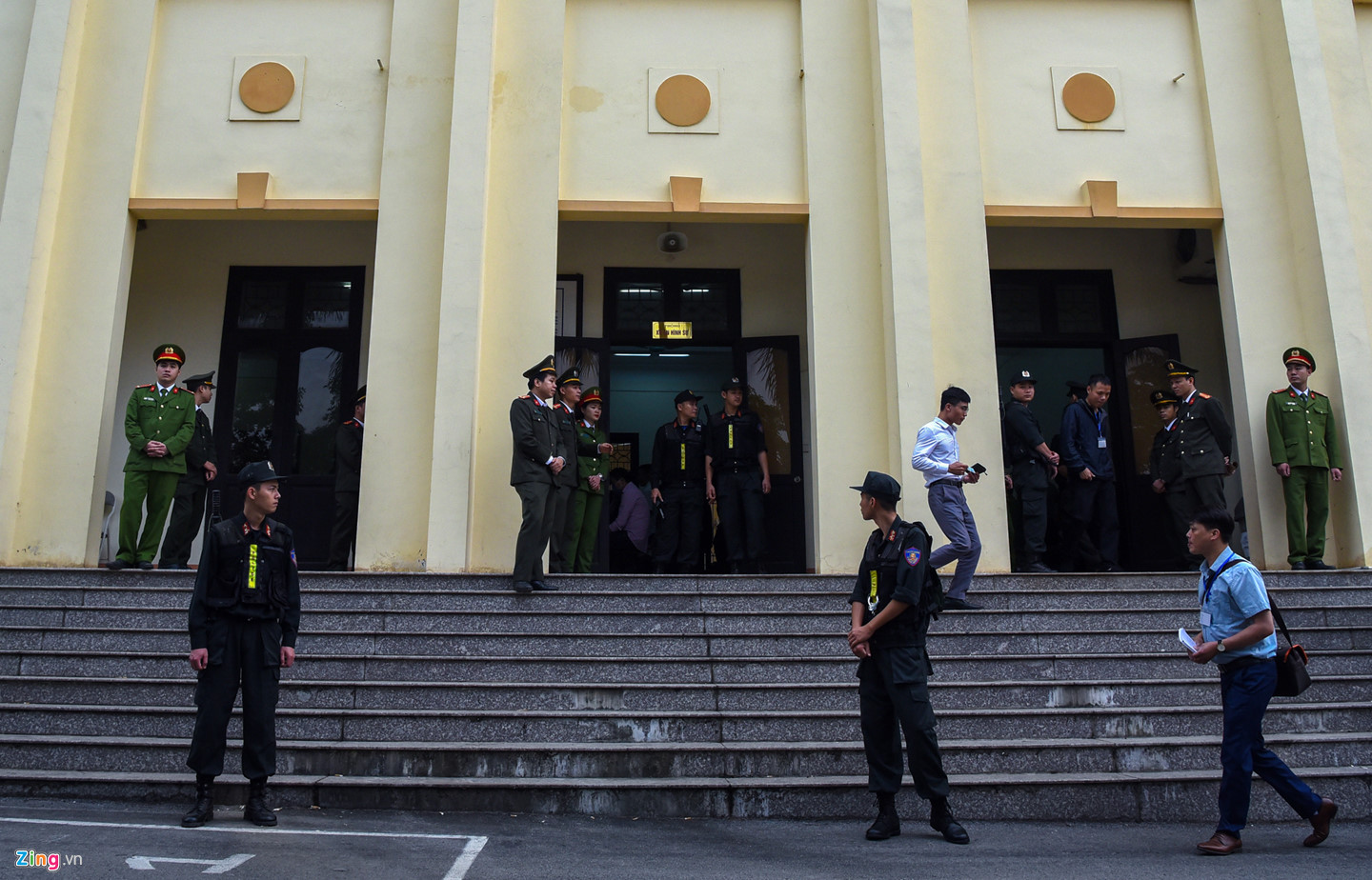 Trăm cảnh sát cơ động bảo vệ phiên xử đường dây đánh bạc nghìn tỷ