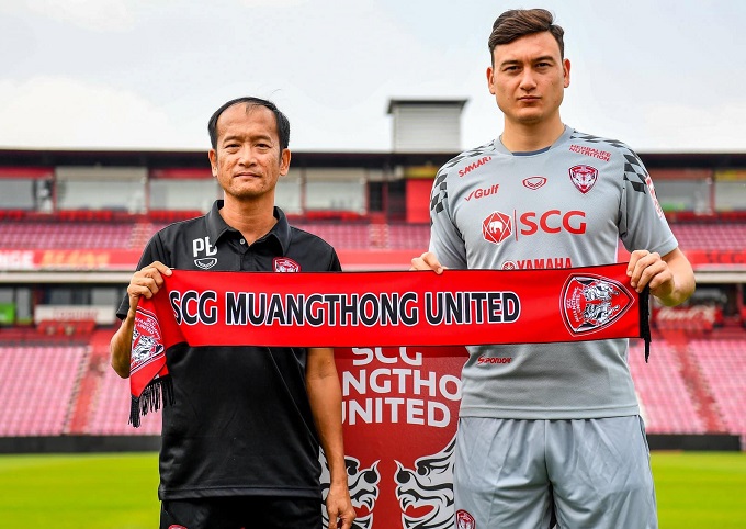 Đội bóng của Văn Lâm lên tiếng về việc trảm HLV, mời Kiatisak thay thế