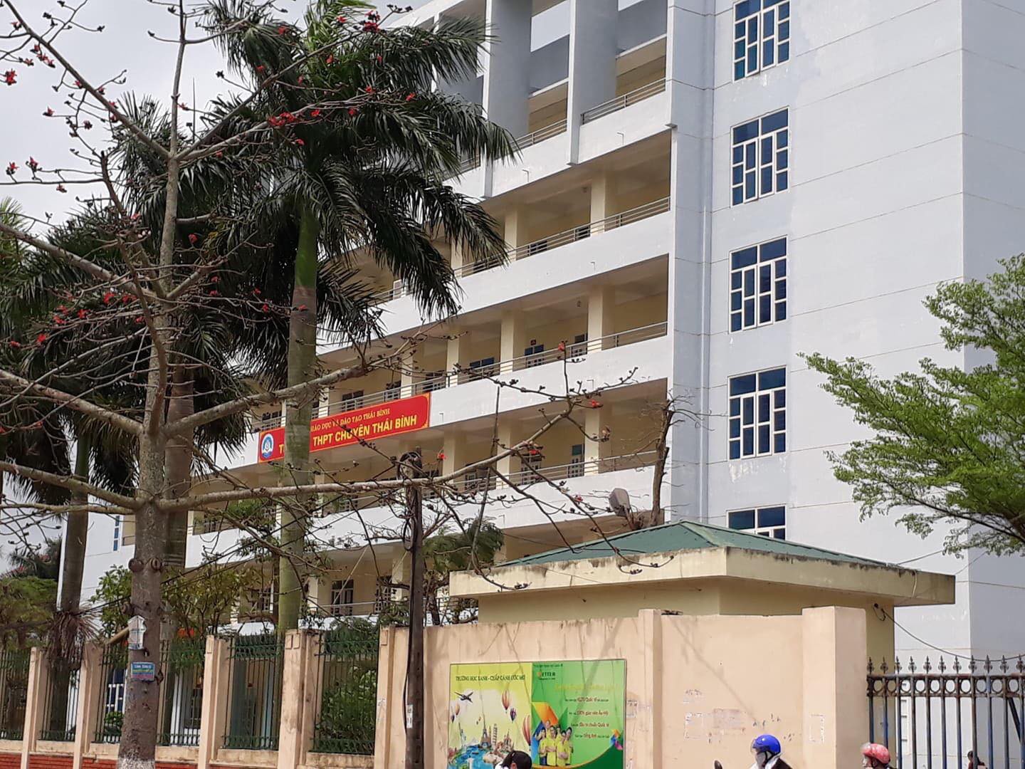 Xôn xao clip ghi lại cuộc gọi nghi của thầy giáo trường chuyên bị tố gạ tình nữ sinh: Nếu ai hỏi thì trả lời là bạn của thầy lấy máy trêu