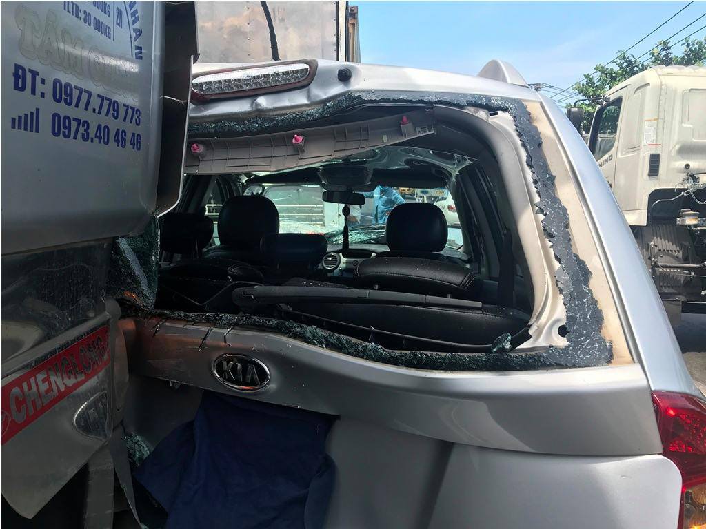 Hai người bị thương nặng, quốc lộ 1A ùn ứ kéo dài sau tai nạn liên hoàn