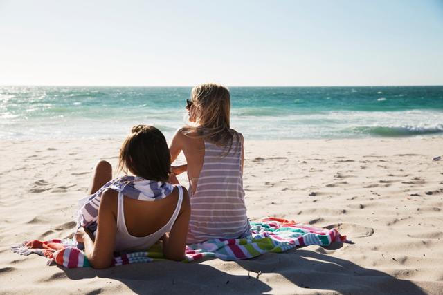 Xem máy tính của chồng, vợ chết đứng khi thấy ảnh khỏa thân của chị gái ruột