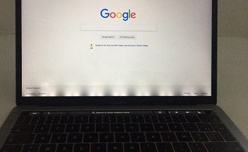 Apple âm thầm sửa lỗi hở sáng màn hình MacBook Pro