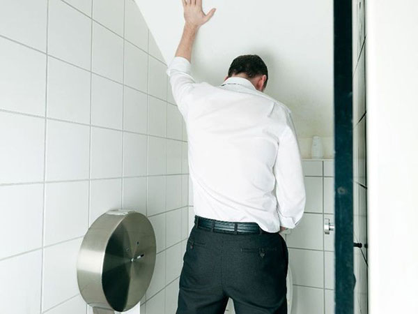 Buồn tiểu đi ngay để tốt cho thận hoá ra là sai lầm: Hãy nghe chuyên gia phân tích tác hại