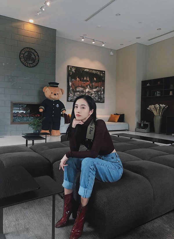 Hà Hồ phô trương ngực trần, Quỳnh Anh Shyn phải mượn áo để chinh chiến street style với dàn sao quốc tế tại Paris