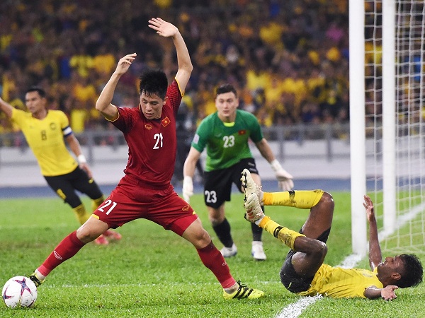 Đình Trọng trở về Việt Nam: ‘Em nhớ tất cả, nhớ bóng đá, nhớ gia đình và cả anh Dũng nữa’