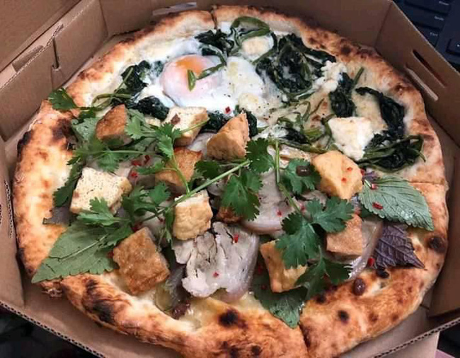Cạn lời với sự kết hợp huyền thoại của ẩm thực 2 châu lục mang tên: Pizza bún đậu mắm tôm