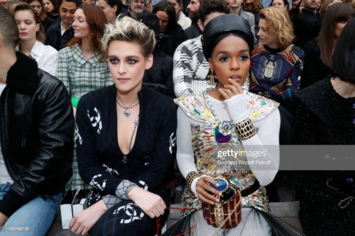 Người mẫu òa khóc trên sàn diễn cuối cùng của Karl Lagerfeld