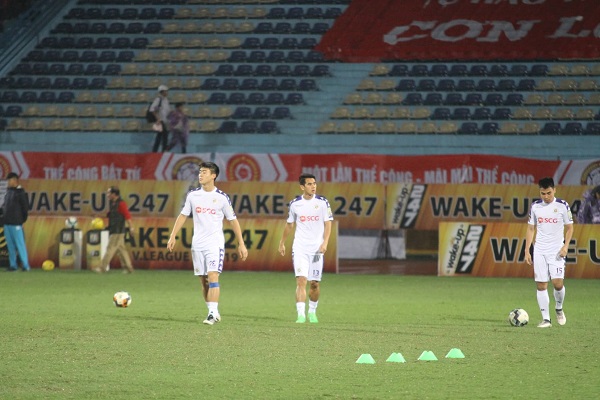 Viettel 0-2 Hà Nội: Derby rực lửa với một penalty hỏng ăn, một thẻ đỏ trực tiếp và vô số thẻ vàng