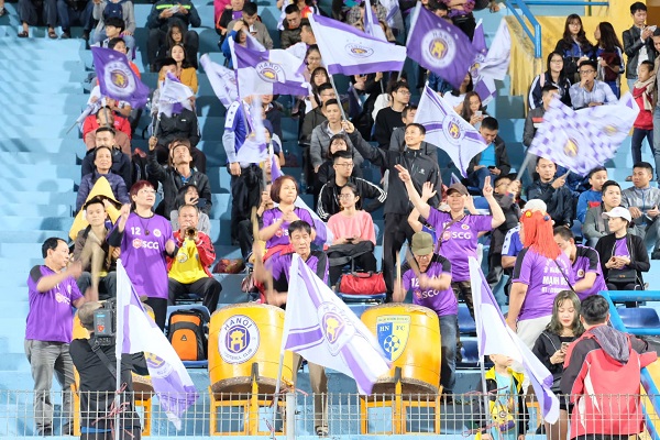 Viettel 0-2 Hà Nội: Derby rực lửa với một penalty hỏng ăn, một thẻ đỏ trực tiếp và vô số thẻ vàng