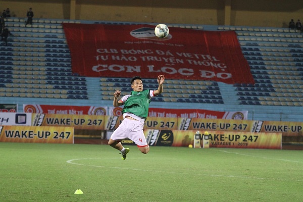 Viettel 0-2 Hà Nội: Derby rực lửa với một penalty hỏng ăn, một thẻ đỏ trực tiếp và vô số thẻ vàng