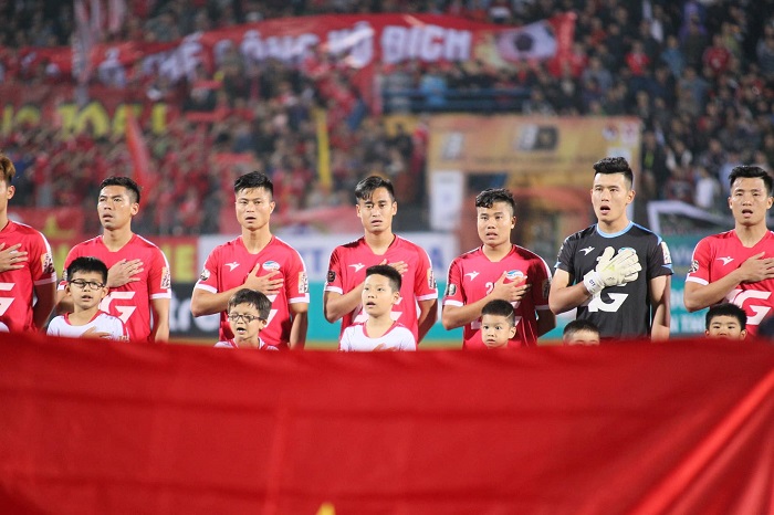 Viettel 0-2 Hà Nội: Derby rực lửa với một penalty hỏng ăn, một thẻ đỏ trực tiếp và vô số thẻ vàng