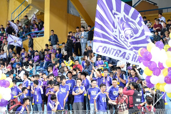 Viettel 0-2 Hà Nội: Derby rực lửa với một penalty hỏng ăn, một thẻ đỏ trực tiếp và vô số thẻ vàng