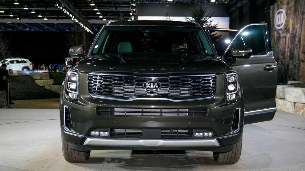 Khủng long Kia Telluride 2020 dùng mưa option để câu khách