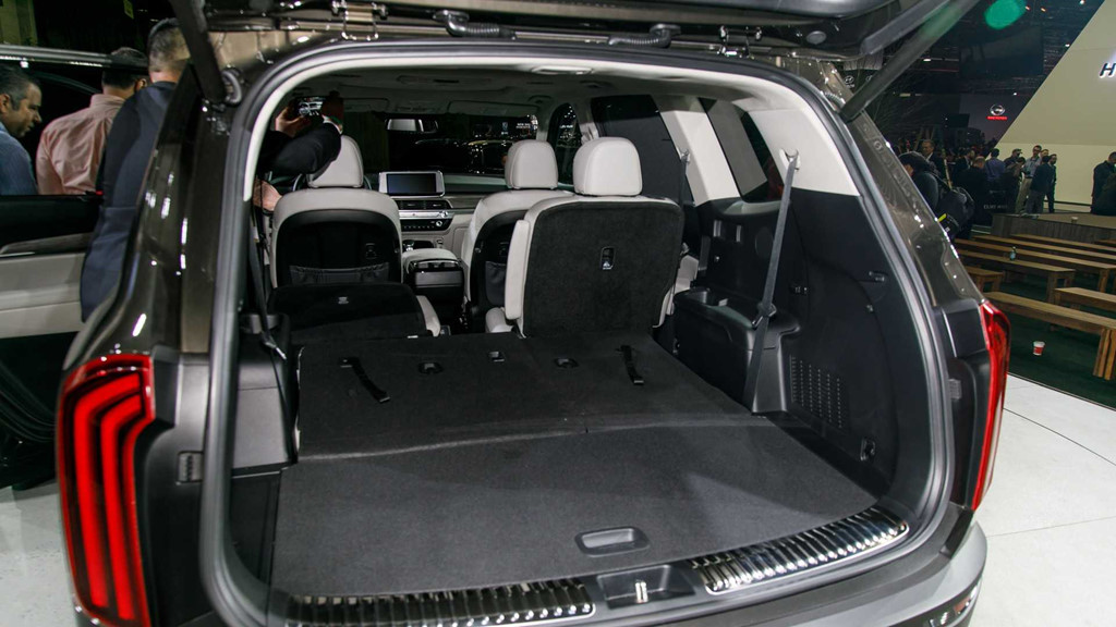 Khủng long Kia Telluride 2020 dùng mưa option để câu khách